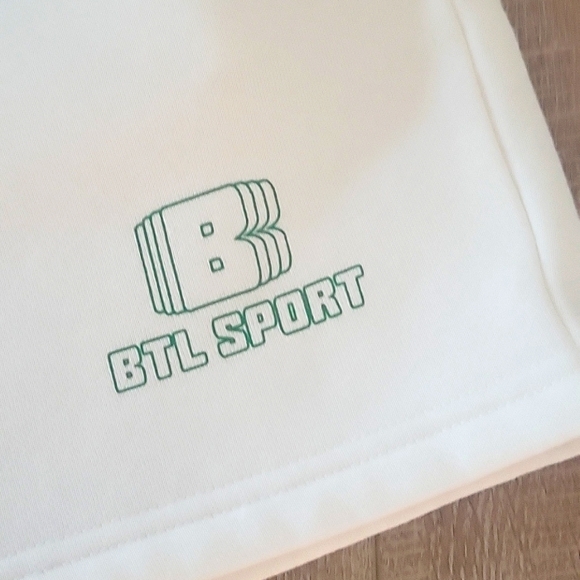 Brunette The Label Sport White fleece shorts size S/M - Picture 2 of 4